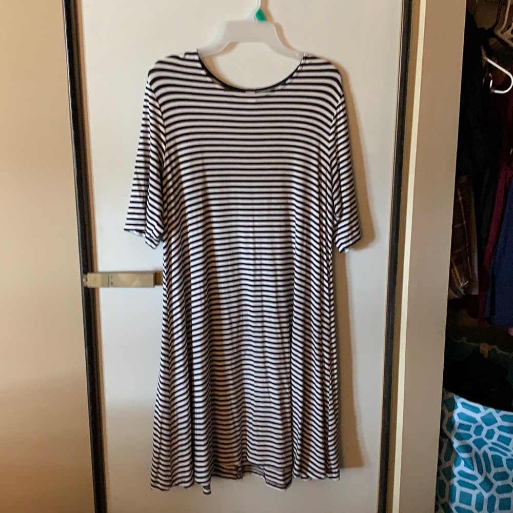 Old Navy B&W Striped Swing Dress